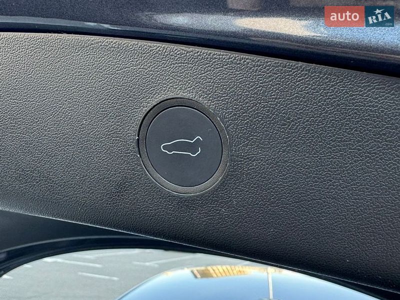 Седан Tesla Model 3 2022 в Киеве