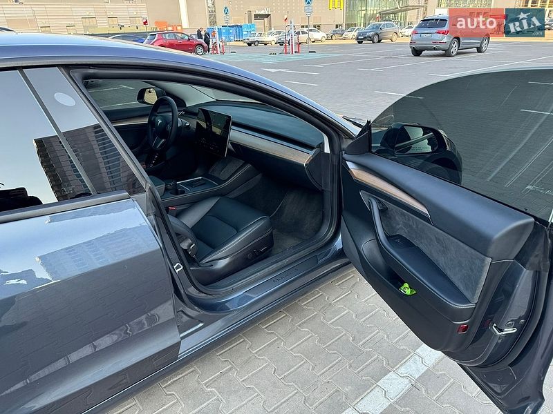 Седан Tesla Model 3 2022 в Киеве