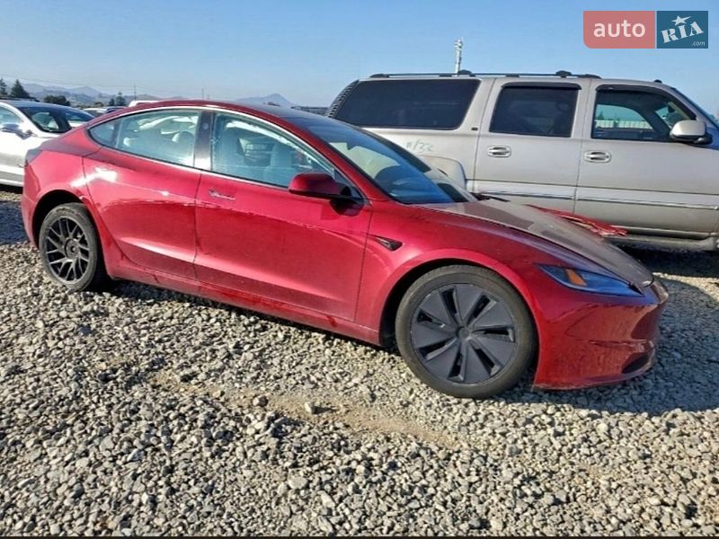 Седан Tesla Model 3 2024 в Львове