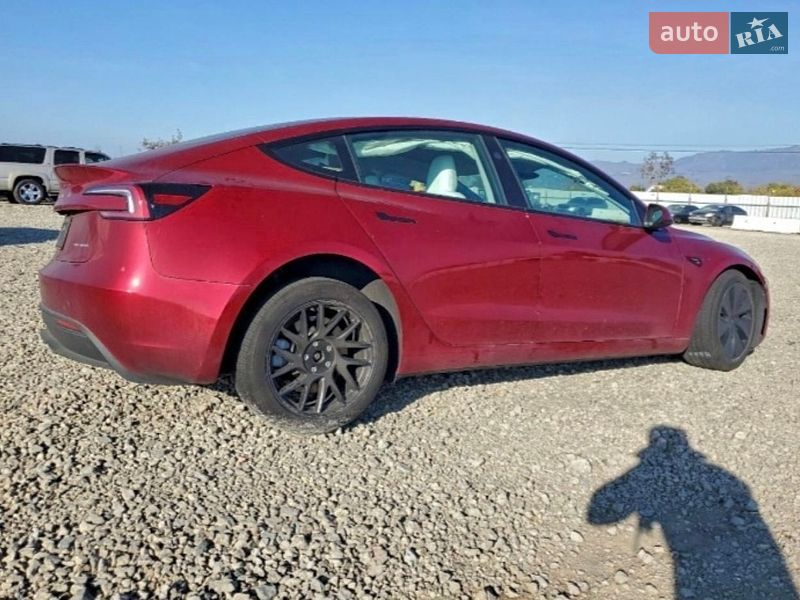 Седан Tesla Model 3 2024 в Львове