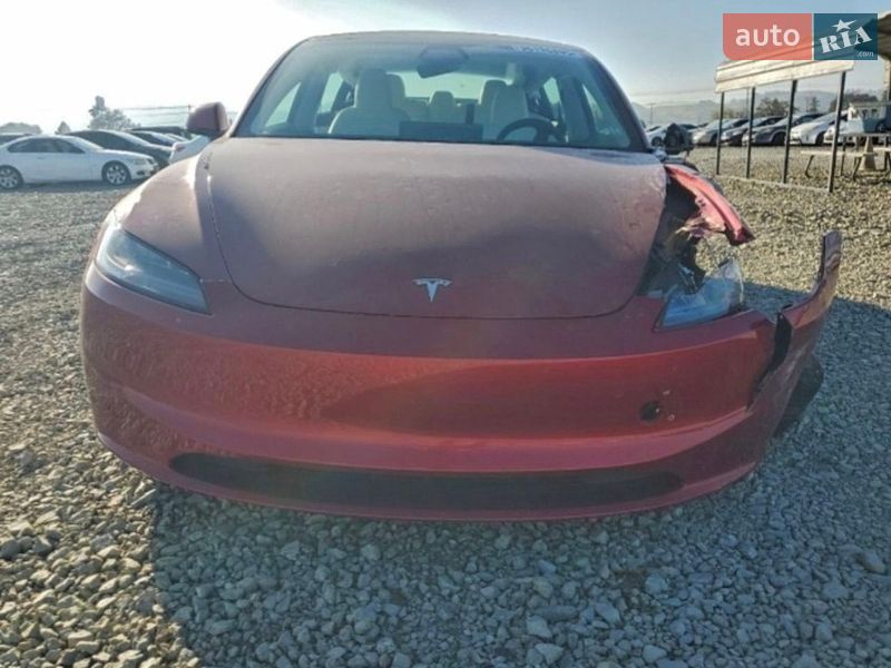 Седан Tesla Model 3 2024 в Львове