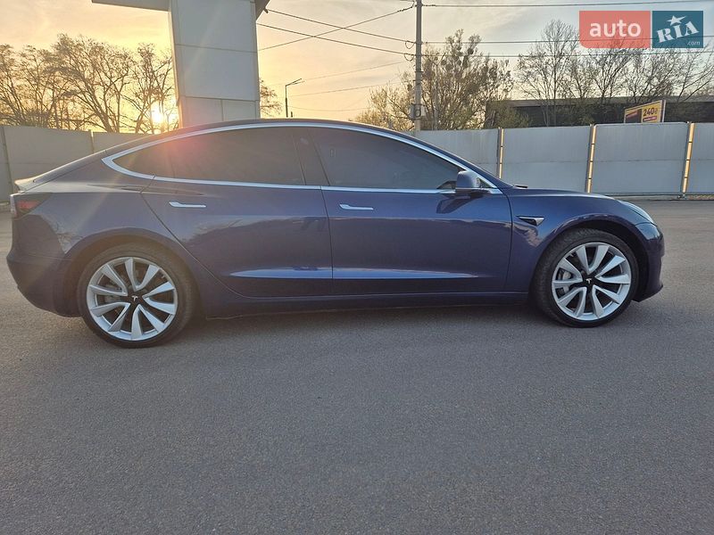 Седан Tesla Model 3 2019 в Киеве