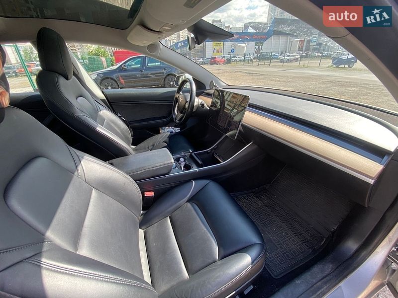 Седан Tesla Model 3 2018 в Киеве