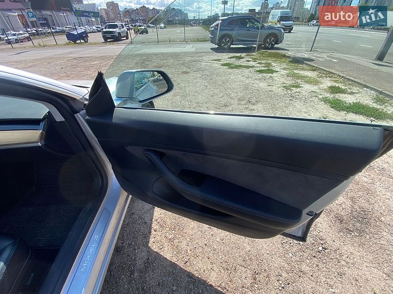 Седан Tesla Model 3 2018 в Киеве