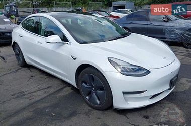 Седан Tesla Model 3 2020 в Києві