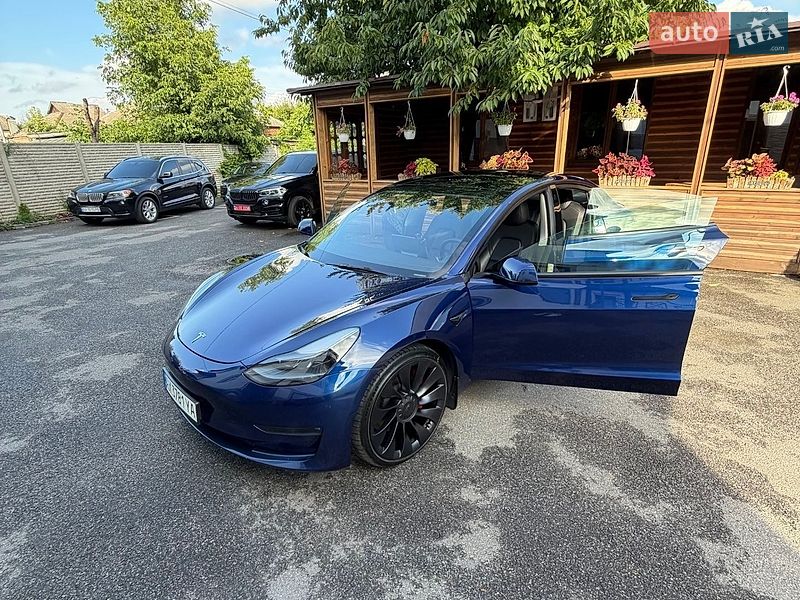 Седан Tesla Model 3 2023 в Харькове