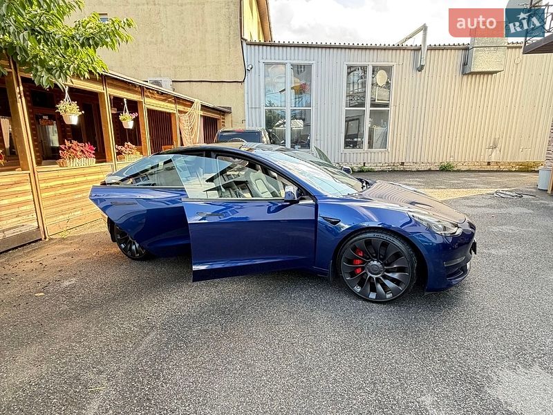 Седан Tesla Model 3 2023 в Харкові
