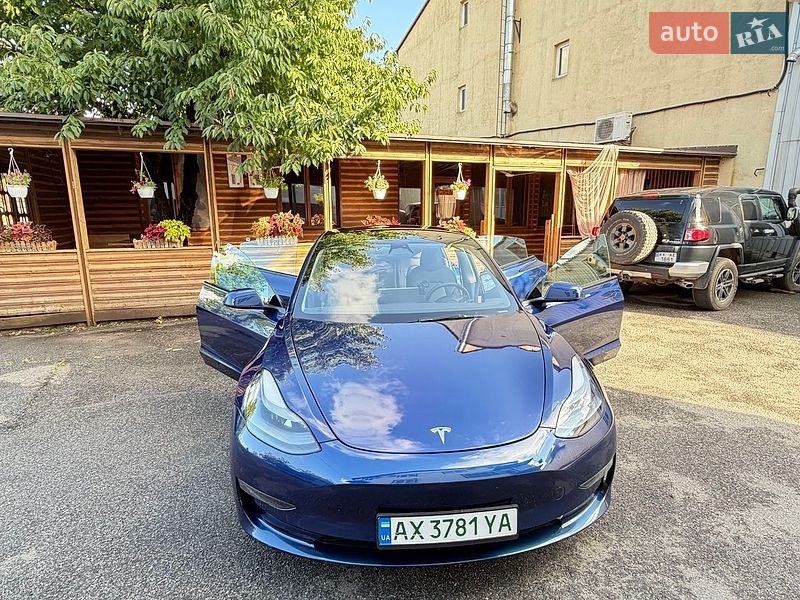 Седан Tesla Model 3 2023 в Харькове