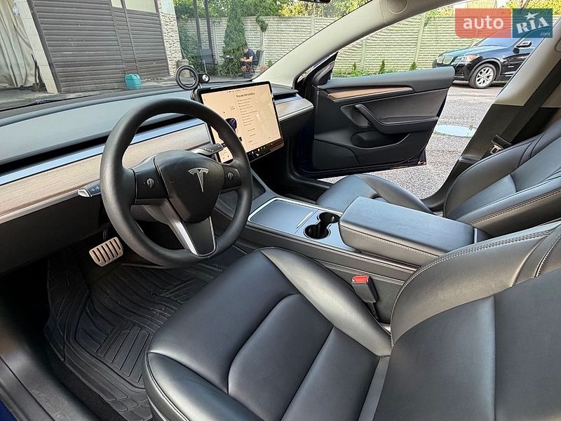 Седан Tesla Model 3 2023 в Харькове