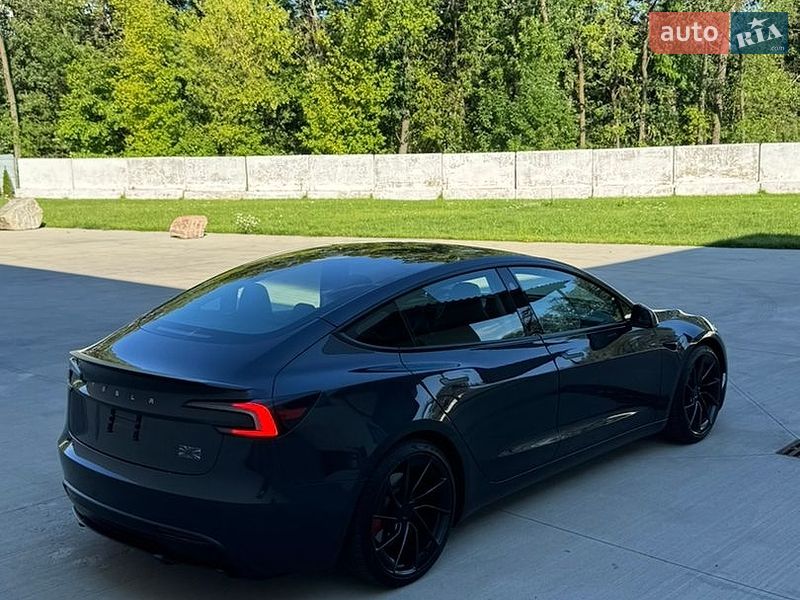 Седан Tesla Model 3 2024 в Луцке