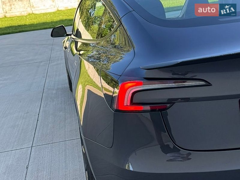 Седан Tesla Model 3 2024 в Луцке