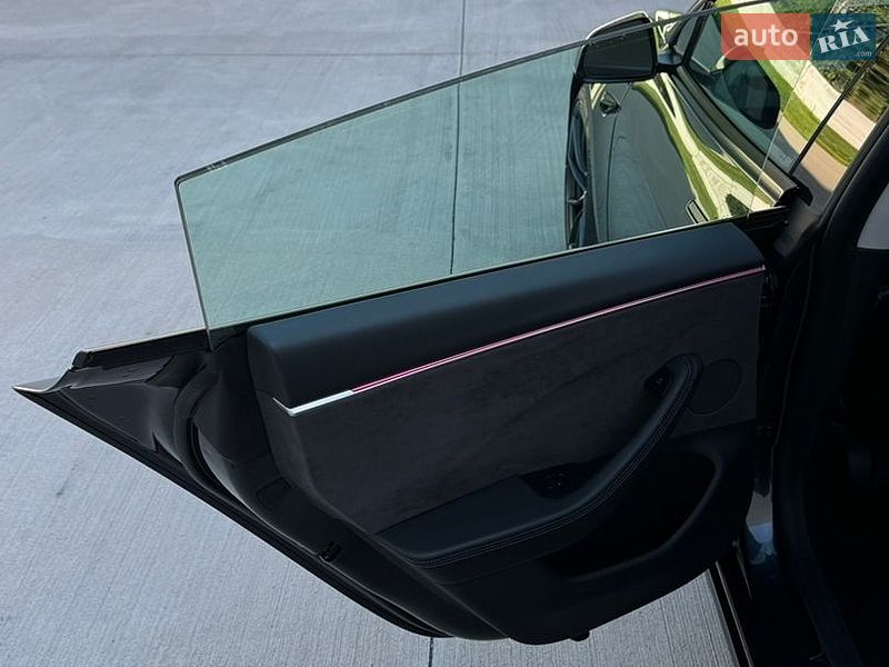 Седан Tesla Model 3 2024 в Луцке