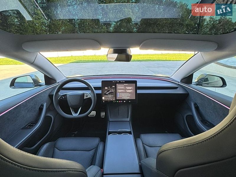 Седан Tesla Model 3 2024 в Луцке