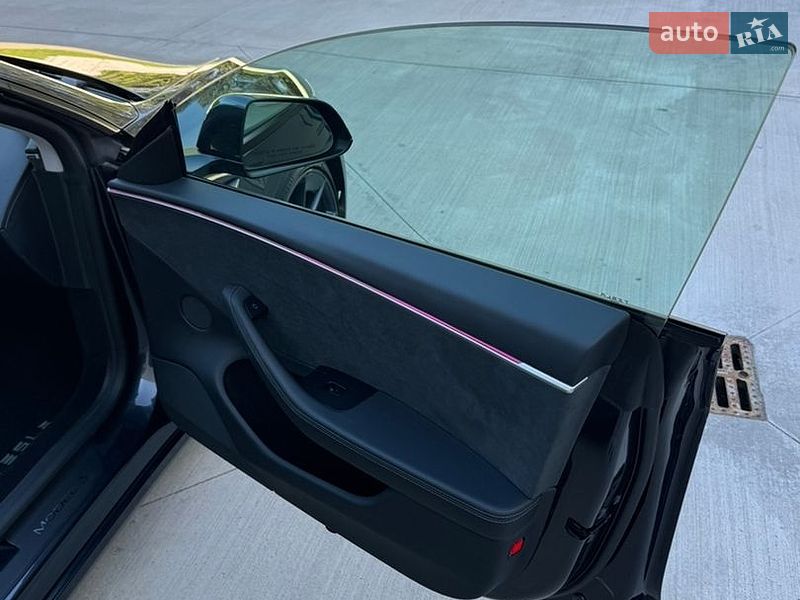 Седан Tesla Model 3 2024 в Луцке