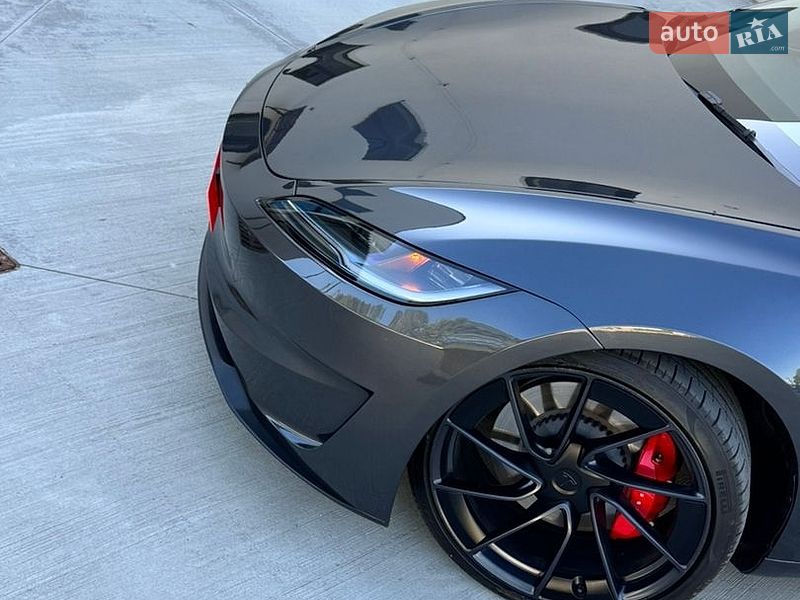 Седан Tesla Model 3 2024 в Луцке