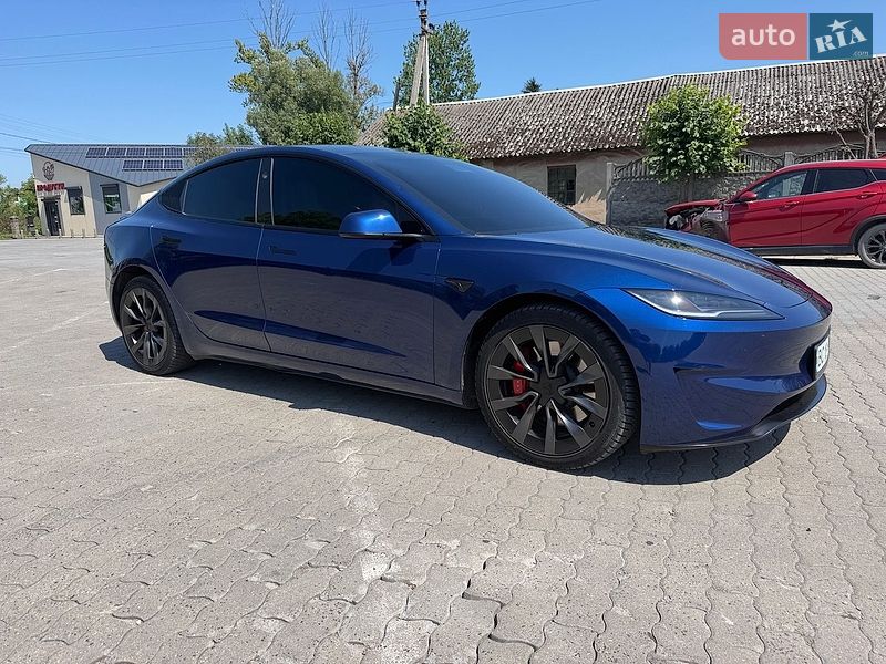 Седан Tesla Model 3 2024 в Городку