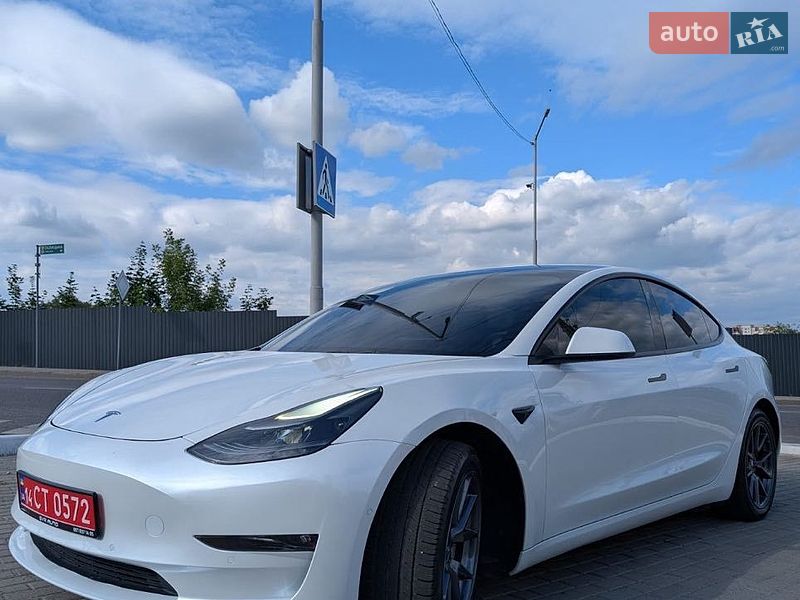 Седан Tesla Model 3 2022 в Львові