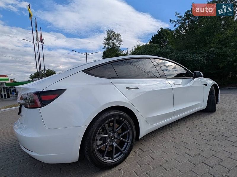 Седан Tesla Model 3 2022 в Львові