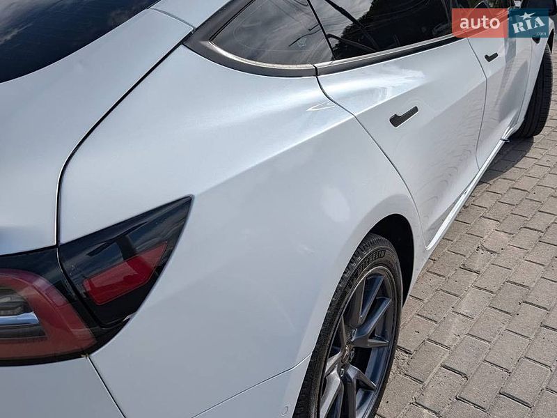 Седан Tesla Model 3 2022 в Львові