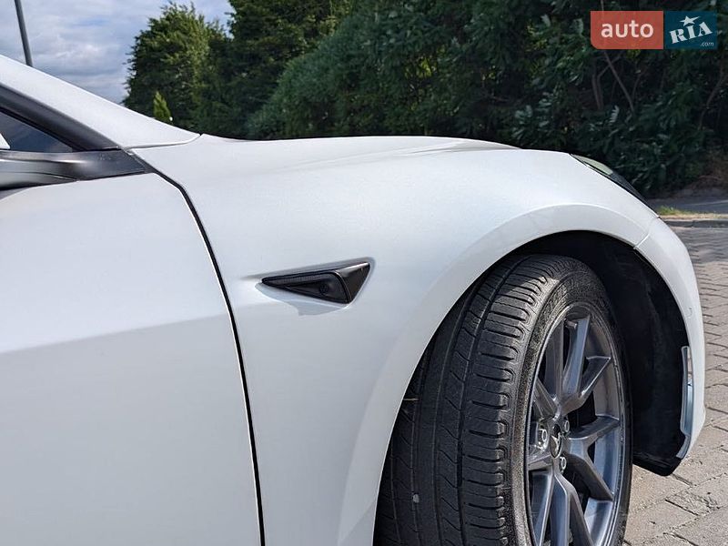 Седан Tesla Model 3 2022 в Львові