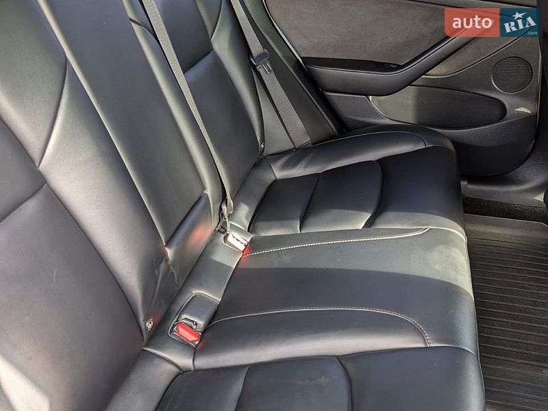 Седан Tesla Model 3 2022 в Львові