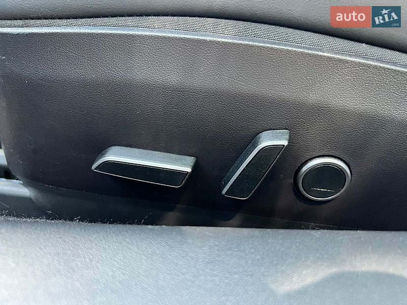 Седан Tesla Model 3 2021 в Києві