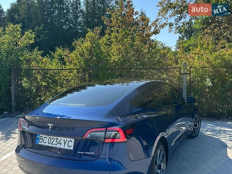 Седан Tesla Model 3 2021 в Львове