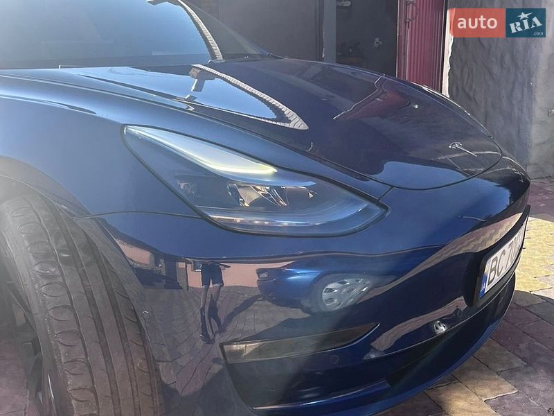 Tesla Model 3 2022