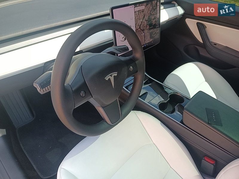 Седан Tesla Model 3 2019 в Киеве