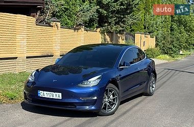 Седан Tesla Model 3 2020 в Черкассах