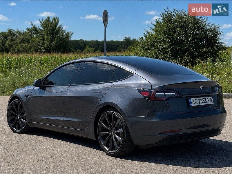 Седан Tesla Model 3 2021 в Кролевце