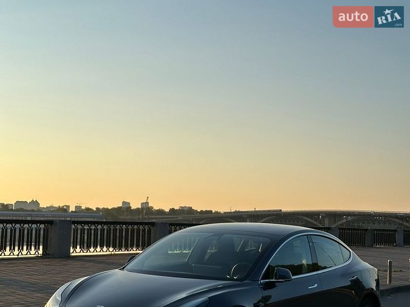 Tesla Model 3 2020