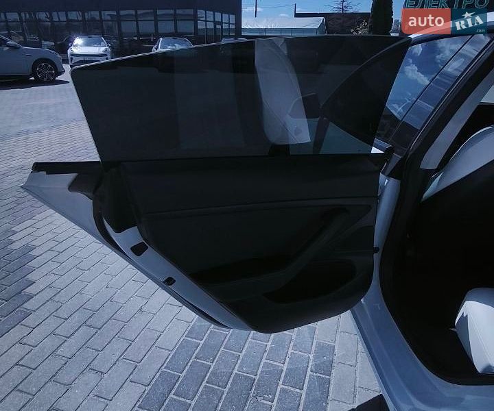 Седан Tesla Model 3 2021 в Львове