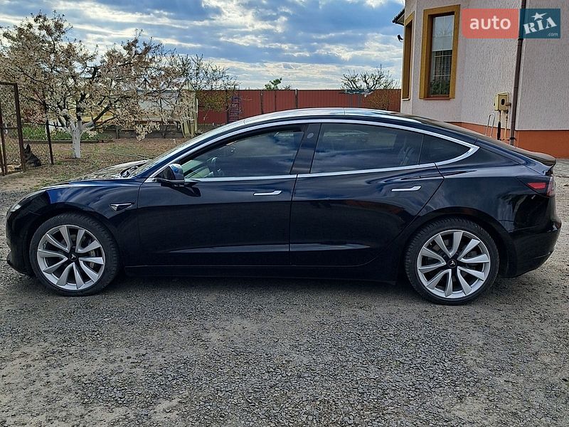 Седан Tesla Model 3 2018 в Луцьку