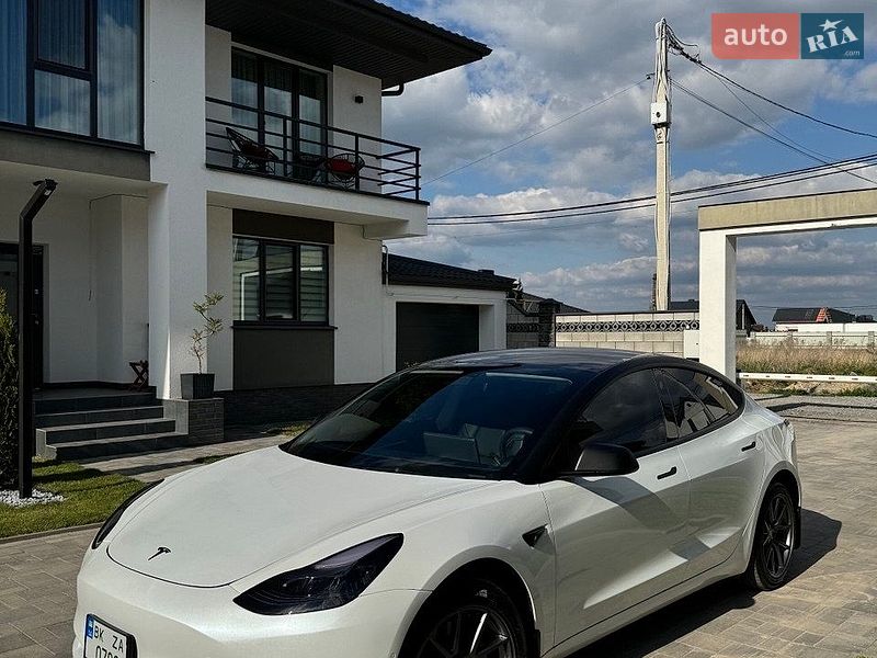 Седан Tesla Model 3 2022 в Рівному фото Седан Tesla Model 3 2022 в Рівному