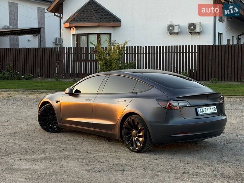 Седан Tesla Model 3 2022 в Броварах