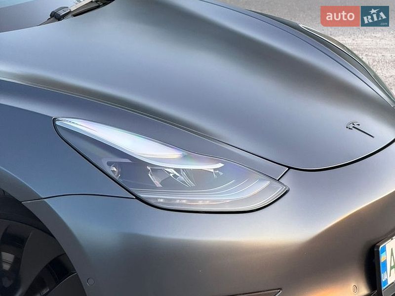 Седан Tesla Model 3 2022 в Броварах
