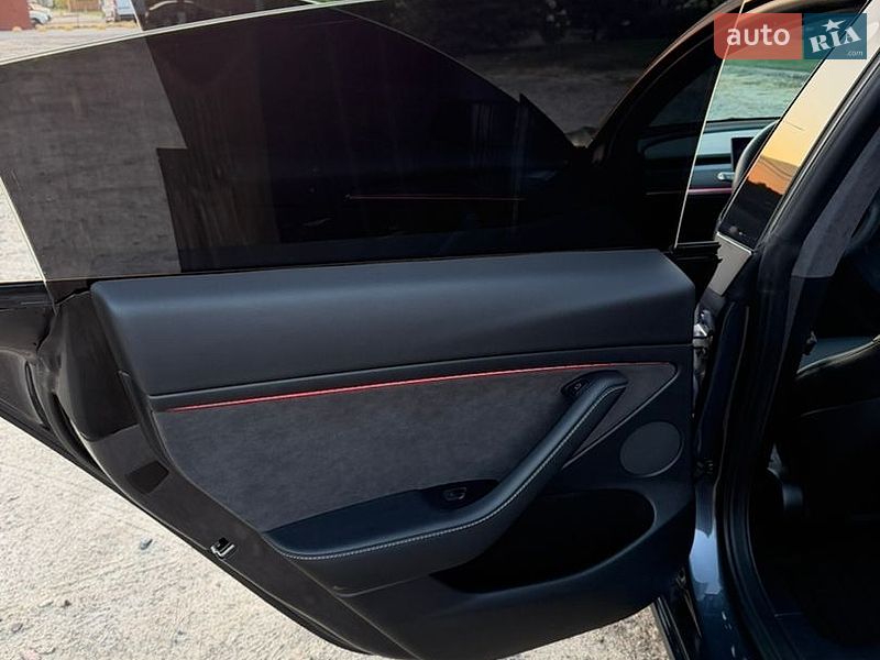 Седан Tesla Model 3 2022 в Броварах