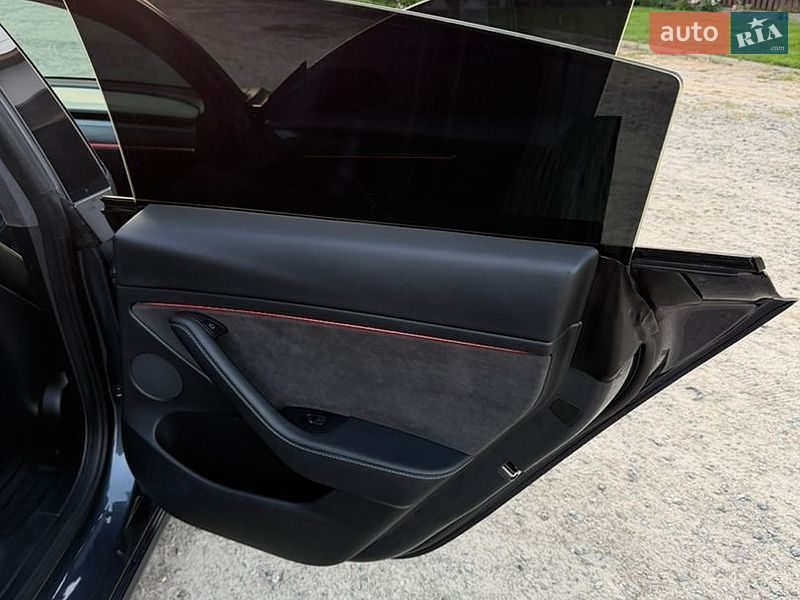 Седан Tesla Model 3 2022 в Броварах