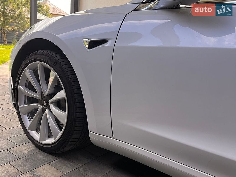 Седан Tesla Model 3 2019 в Броварах
