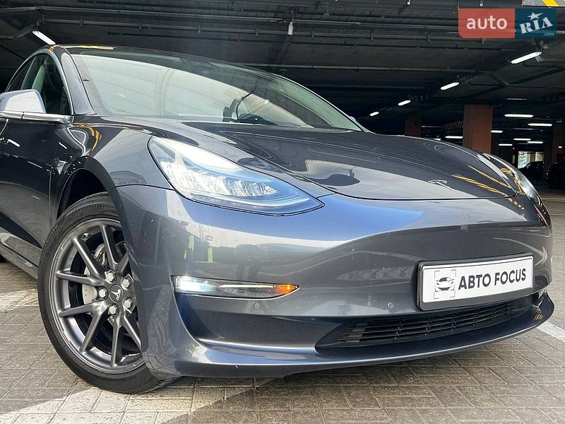 Седан Tesla Model 3 2019 в Киеве