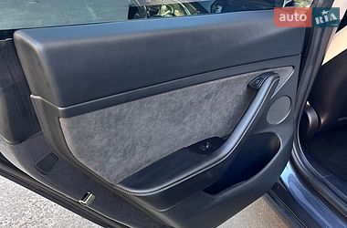 Седан Tesla Model 3 2021 в Кременчуці