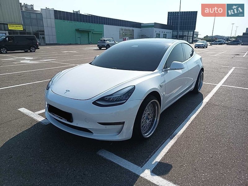 Седан Tesla Model 3 2019 в Киеве