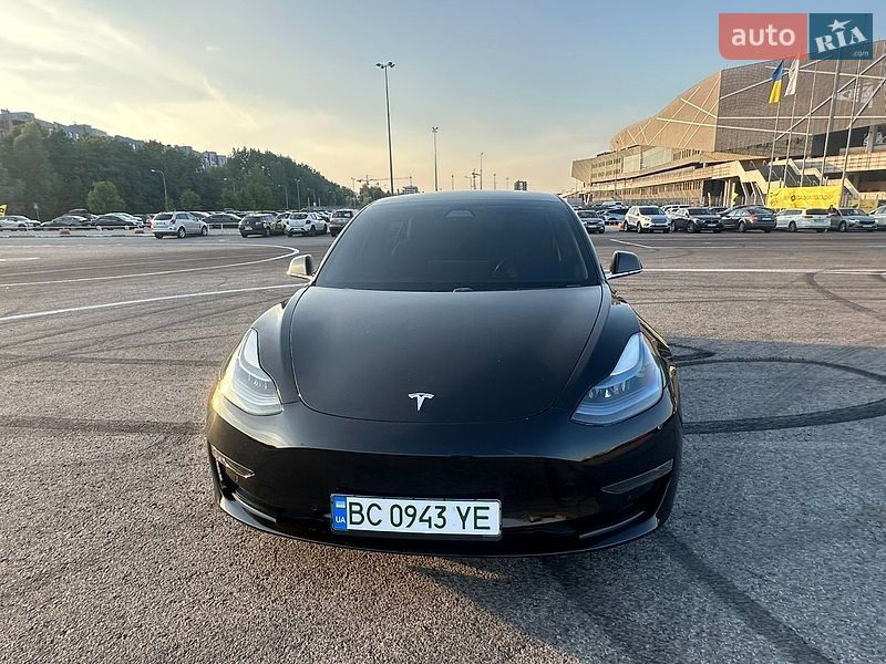Седан Tesla Model 3 2019 в Львове