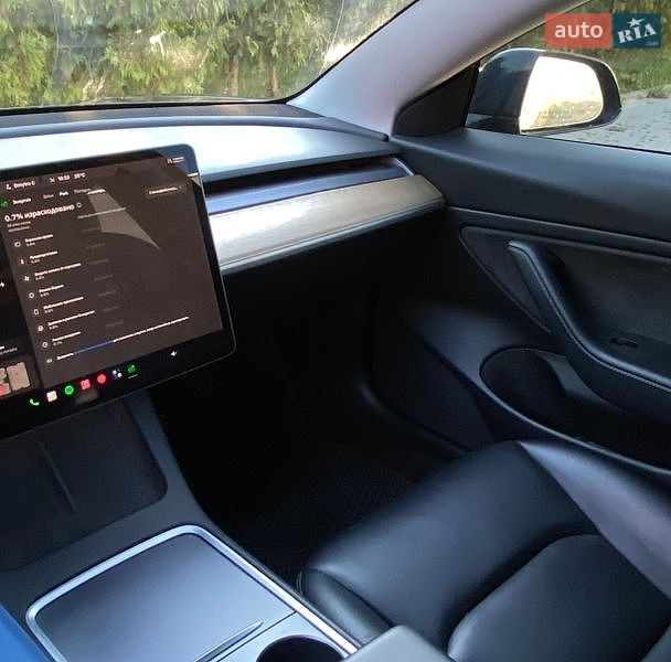 Седан Tesla Model 3 2021 в Львове