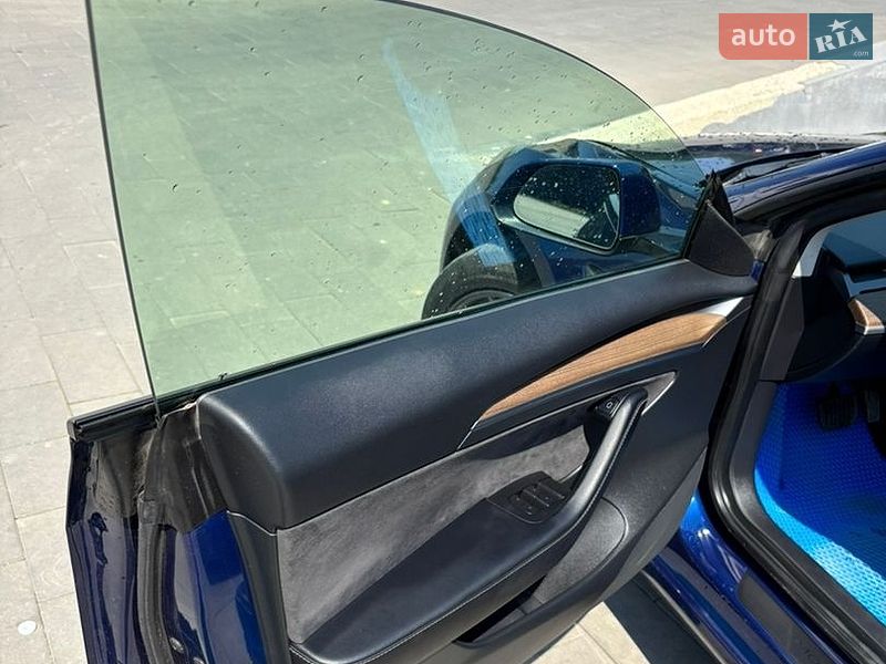 Седан Tesla Model 3 2022 в Львові