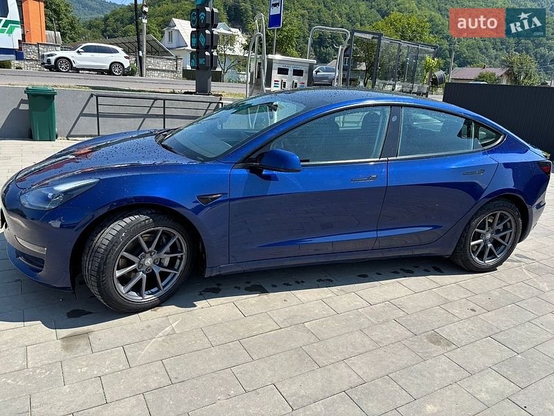 Седан Tesla Model 3 2022 в Львові