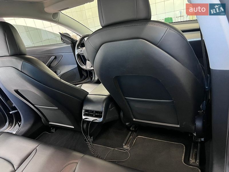 Седан Tesla Model 3 2018 в Днепре