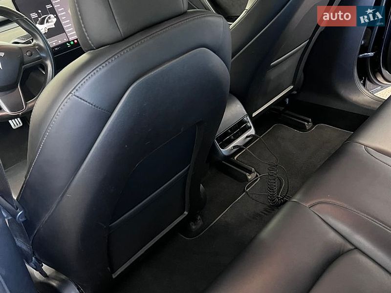 Седан Tesla Model 3 2018 в Днепре