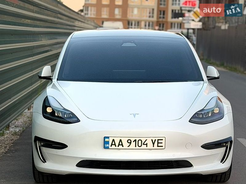 Седан Tesla Model 3 2022 в Киеве